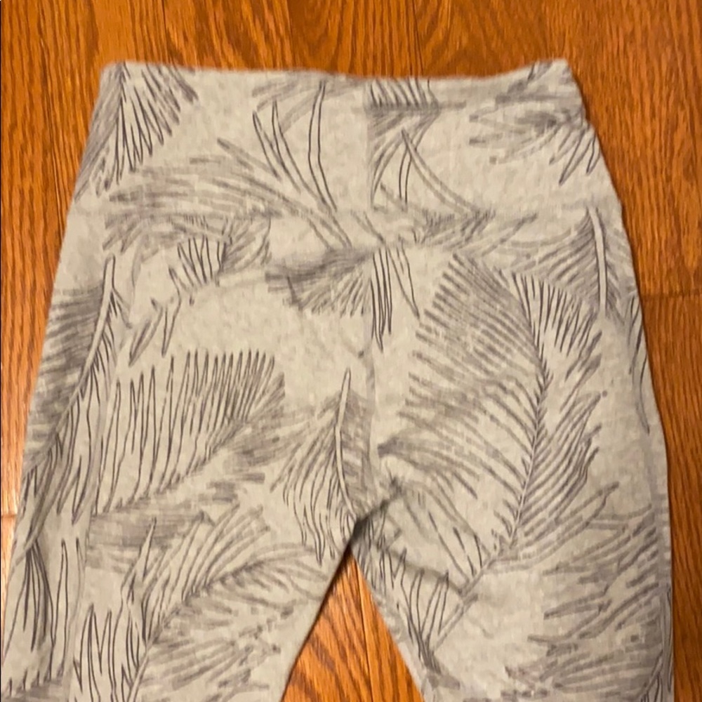 Gray patterned leggings - Picture 3 of 3